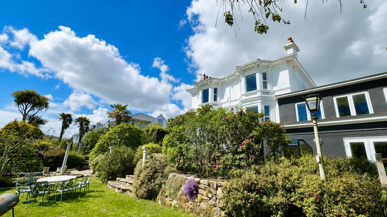 8 bed property in Godwin Road, Hastings